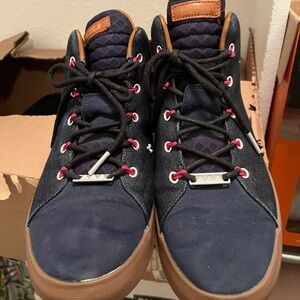 LeBron 330 Nike sz 11 men’s